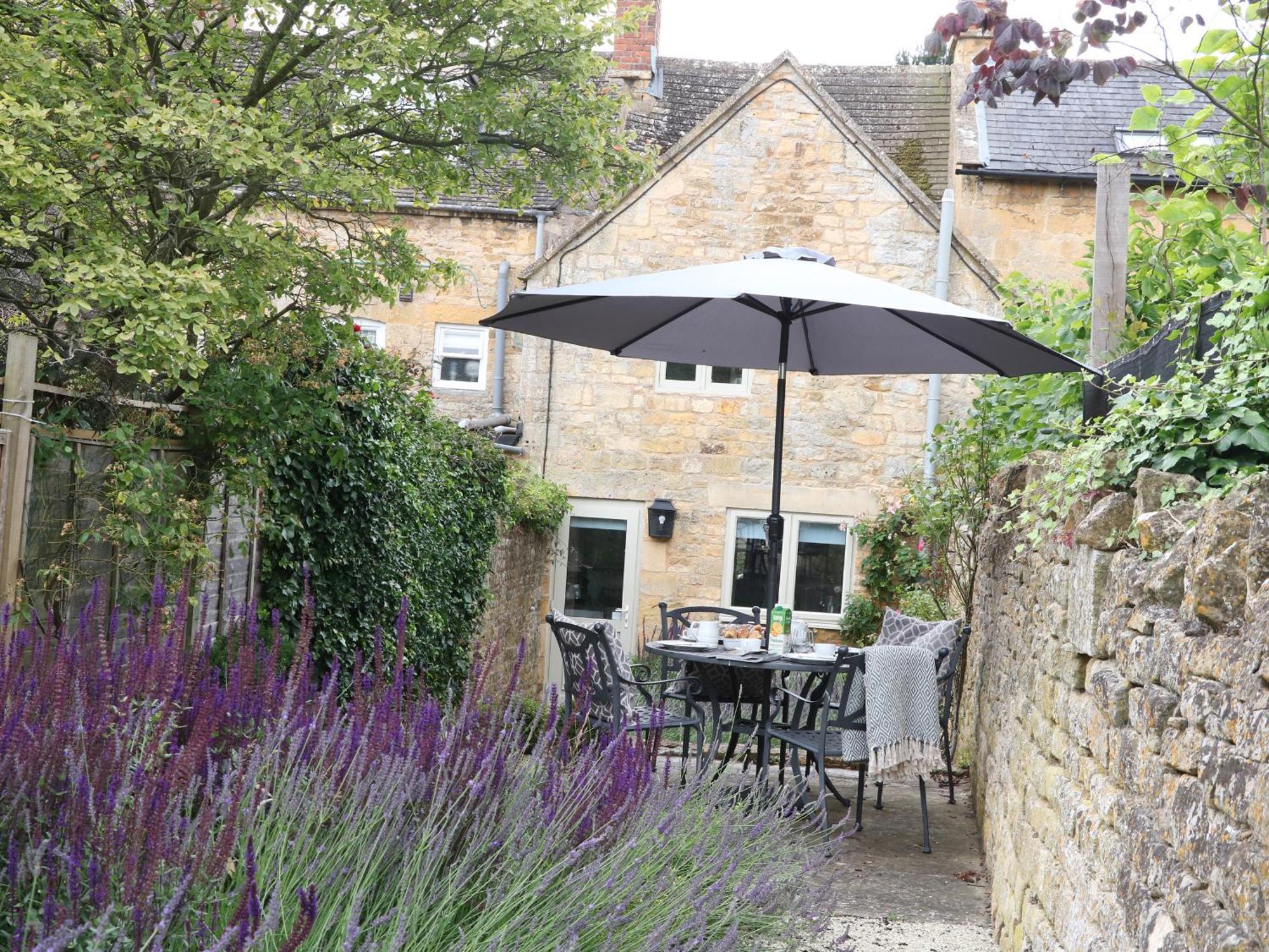 Little Lamb Cottage 奇平卡姆登 外观 照片